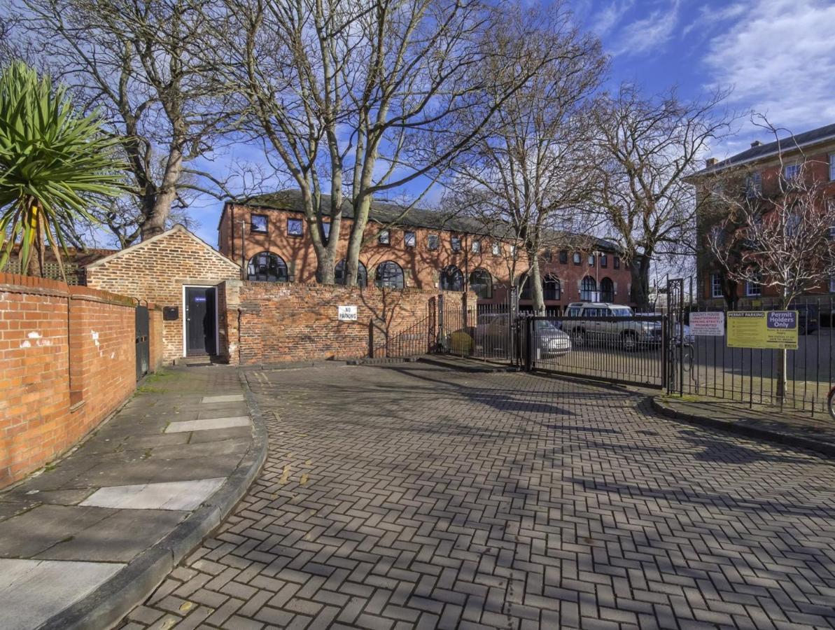 The Beehive Studio Apartment York Exterior foto