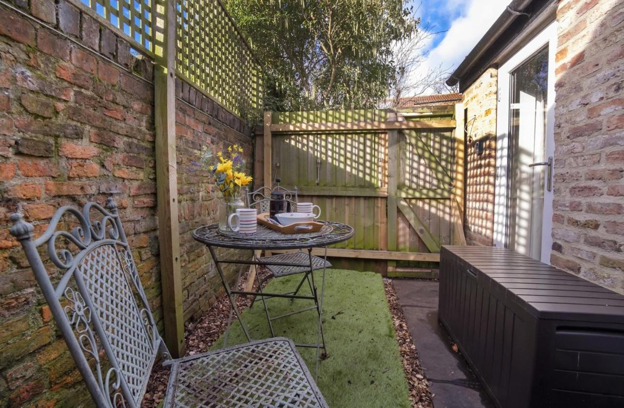 The Beehive Studio Apartment York Exterior foto