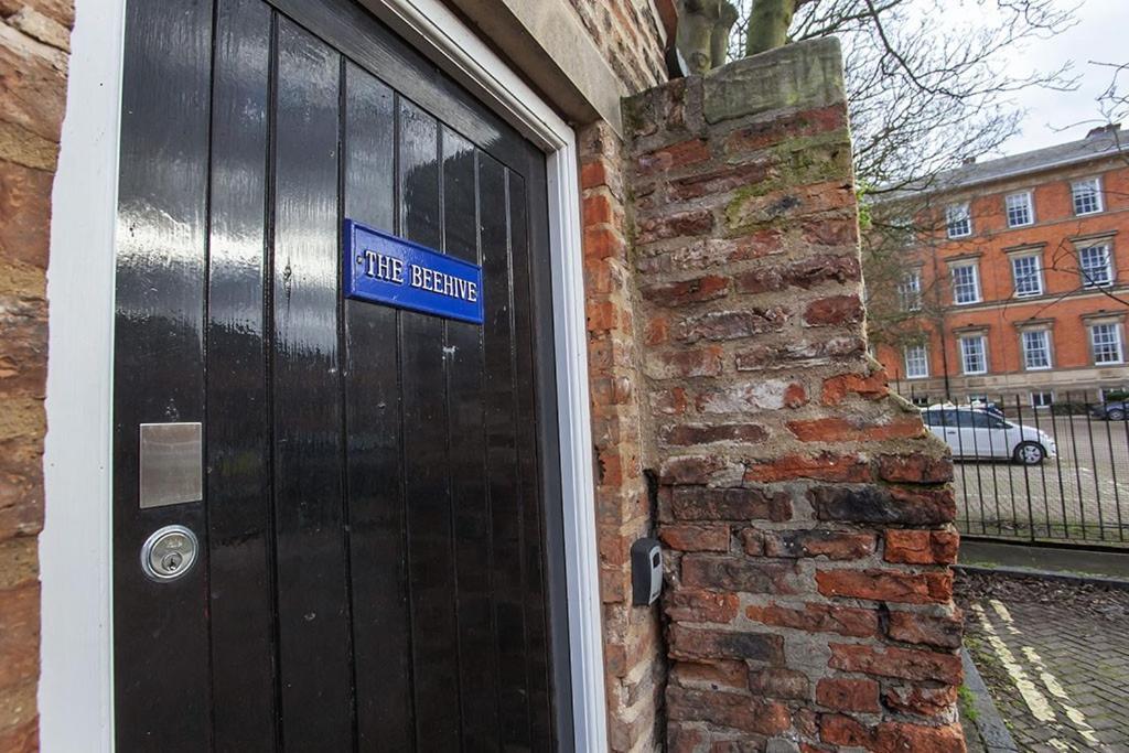 The Beehive Studio Apartment York Exterior foto